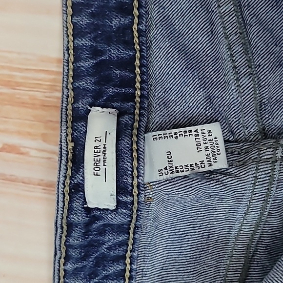 Forever 21 distressed Denim jean Shorts - Picture 5 of 9